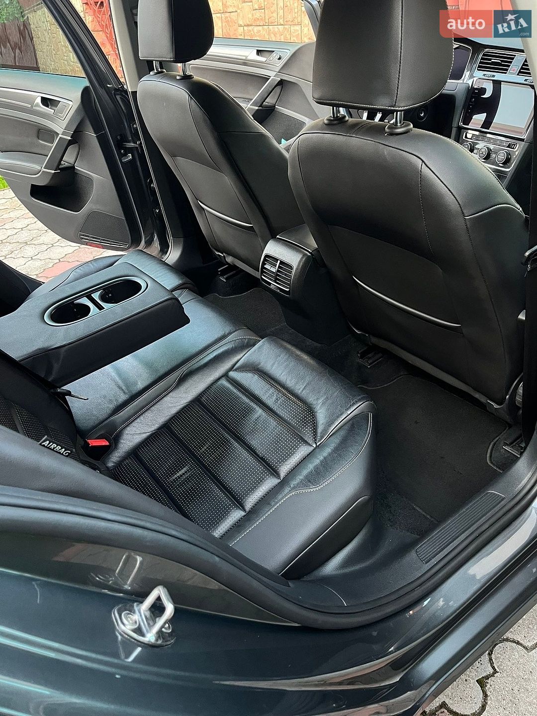 Volkswagen e-Golf 2018 VIN WVWZZZAUZJW909723 фото оголошення 10 з 22
