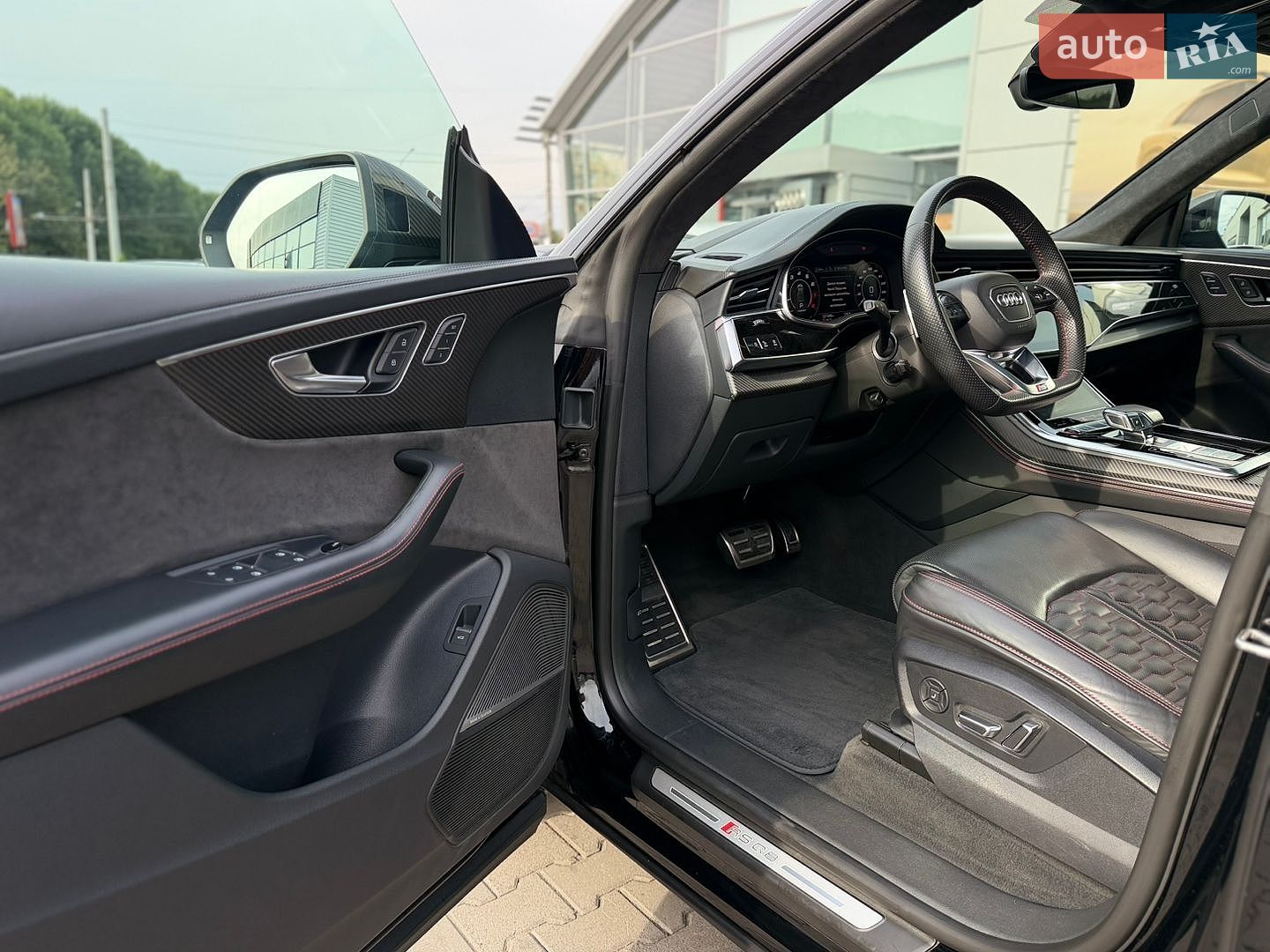 Audi RS Q8 2020 VIN WUAZZZF1XMD001174 фото оголошення 32 з 43