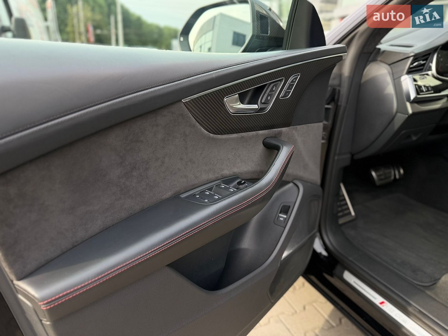 Audi RS Q8 2020 VIN WUAZZZF1XMD001174 фото оголошення 33 з 43