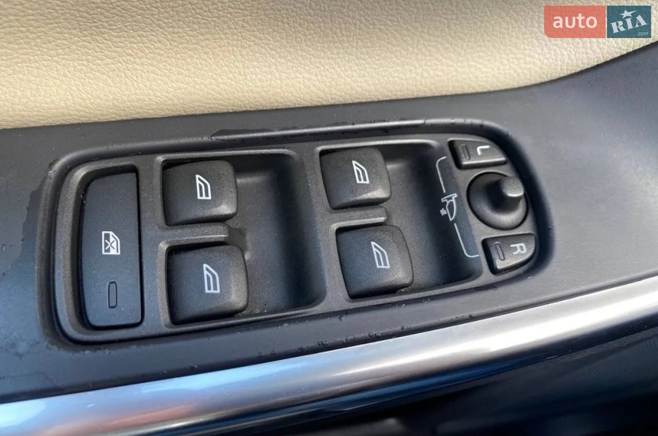Volvo S60 2016 VIN YV126MFK8G2411095 фото оголошення 14 з 28