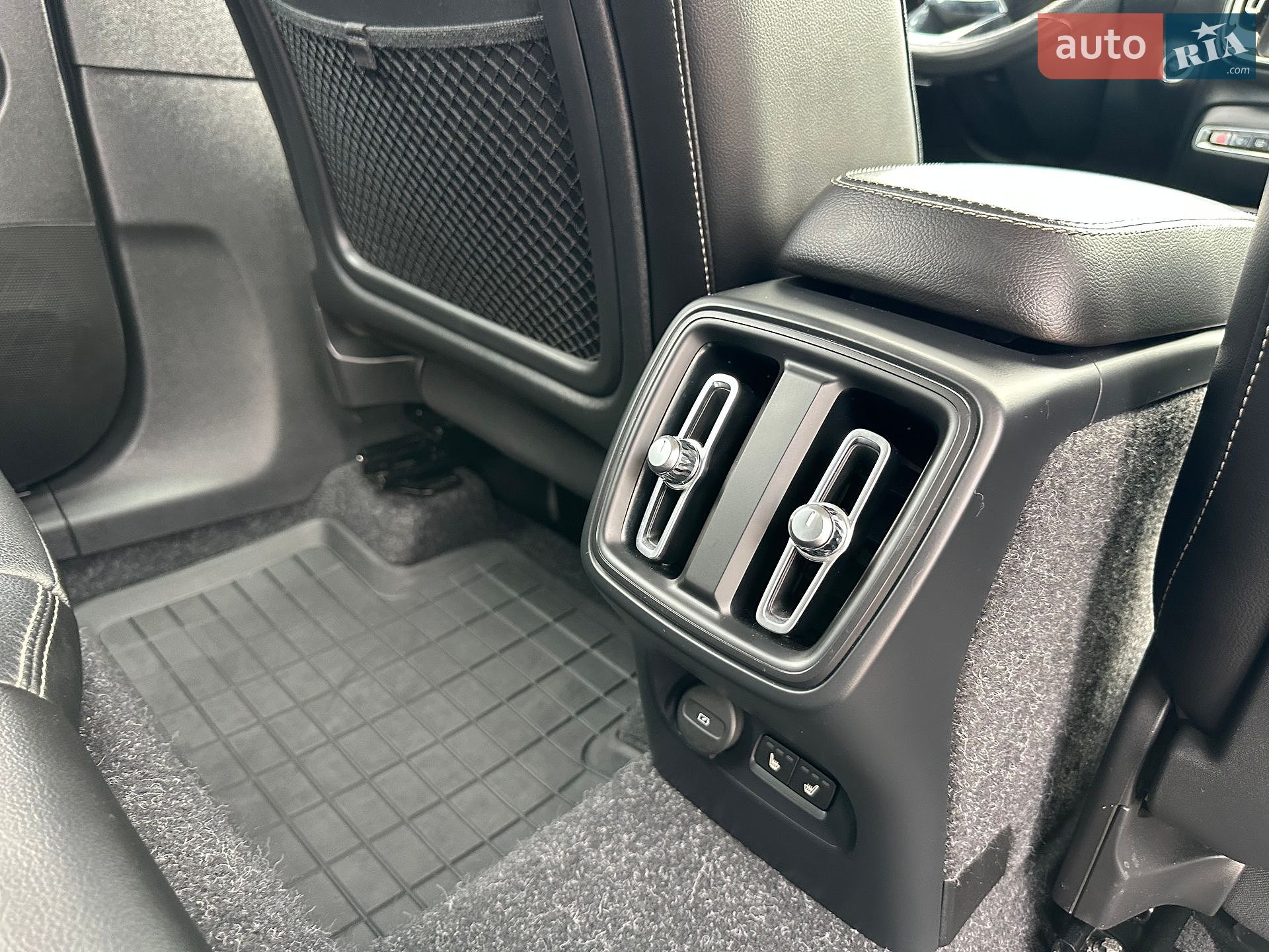 Volvo XC40 2019 VIN YV1XZ72BCK2147218 фото оголошення 38 з 39