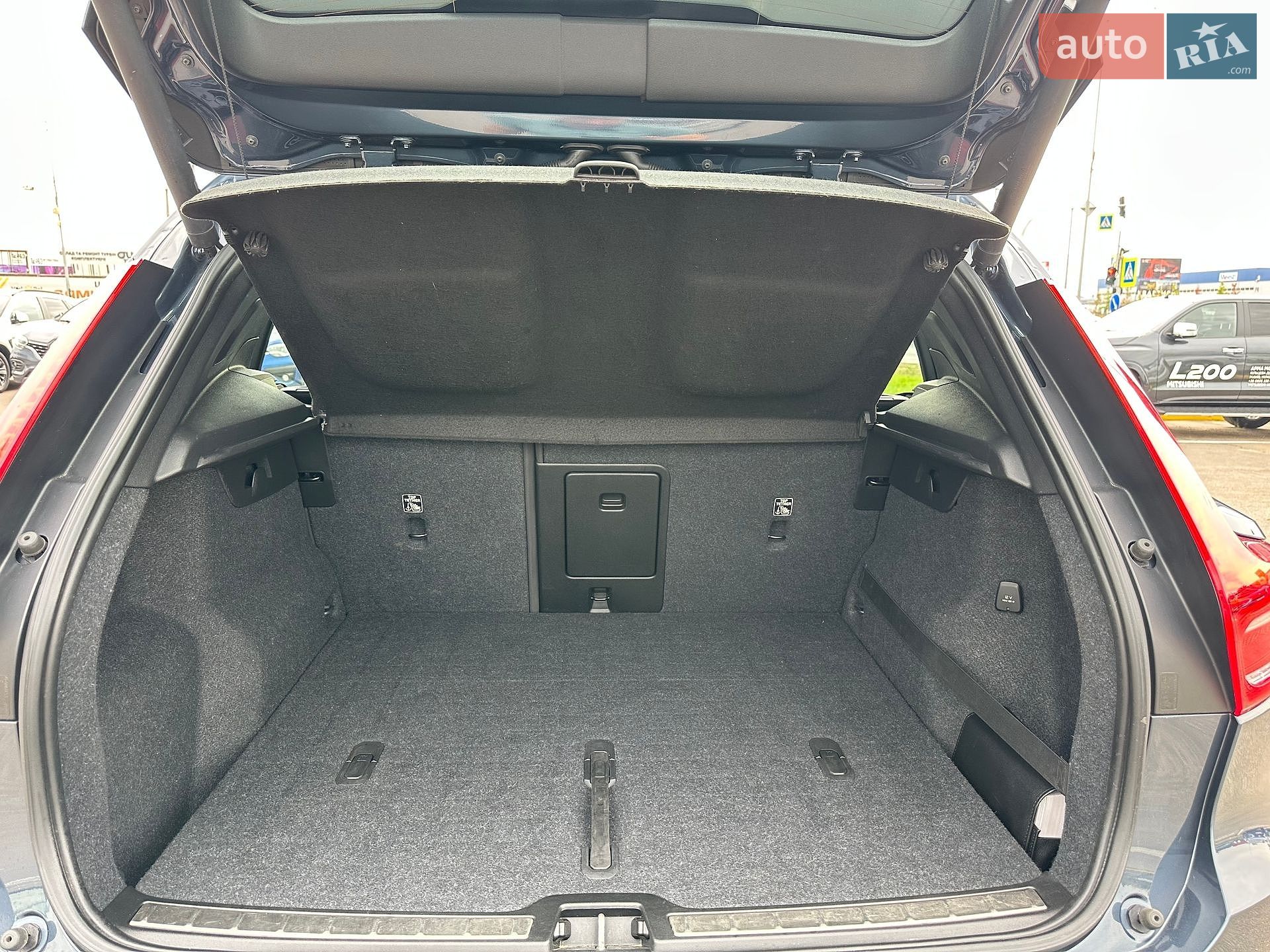Volvo XC40 2019 VIN YV1XZ72BCK2147218 фото оголошення 11 з 39