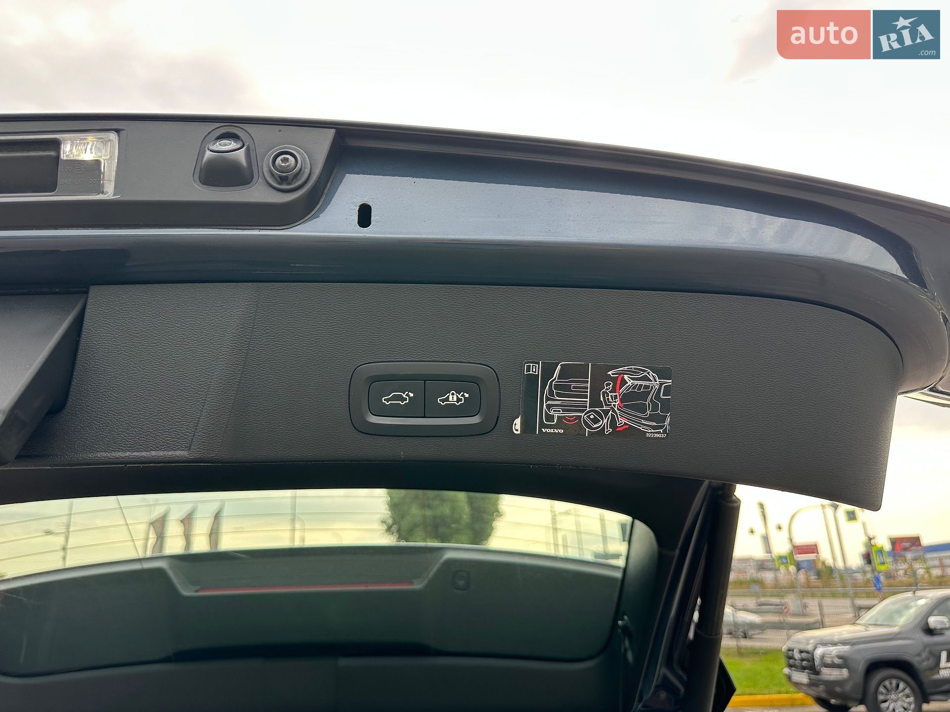 Volvo XC40 2019 VIN YV1XZ72BCK2147218 фото оголошення 12 з 39
