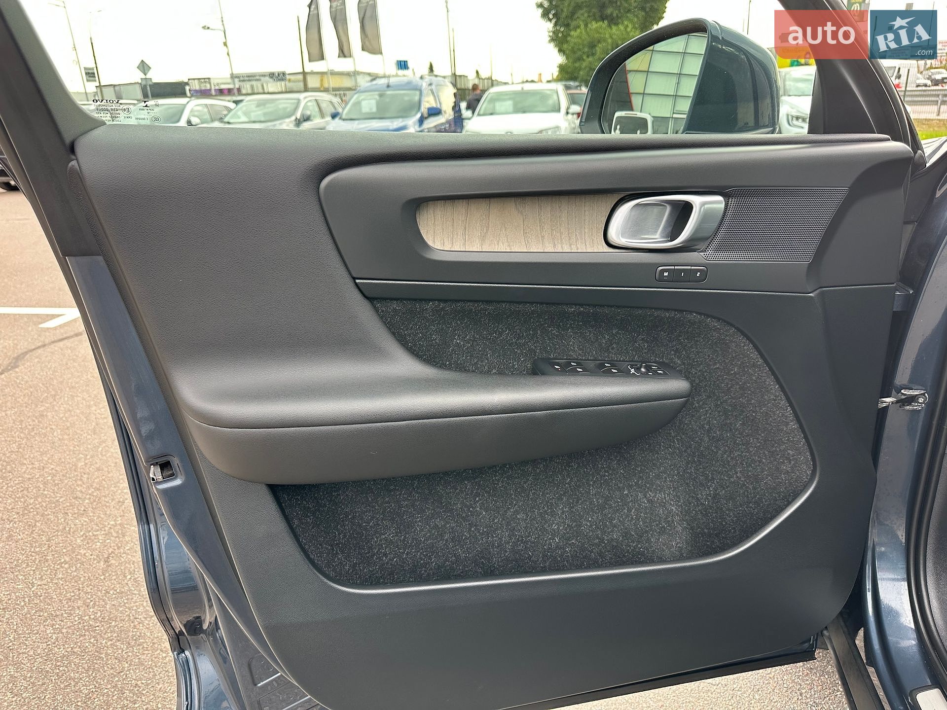 Volvo XC40 2019 VIN YV1XZ72BCK2147218 фото оголошення 17 з 39