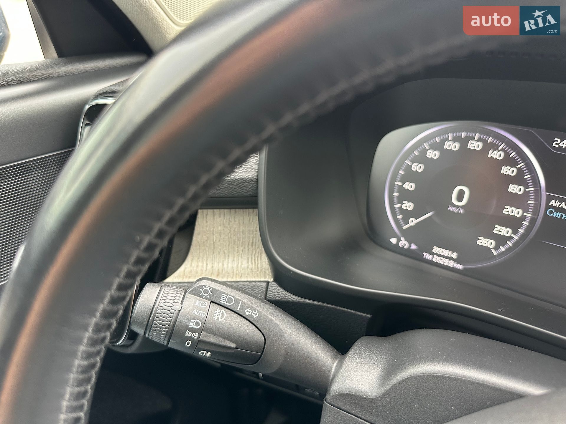 Volvo XC40 2019 VIN YV1XZ72BCK2147218 фото оголошення 24 з 39