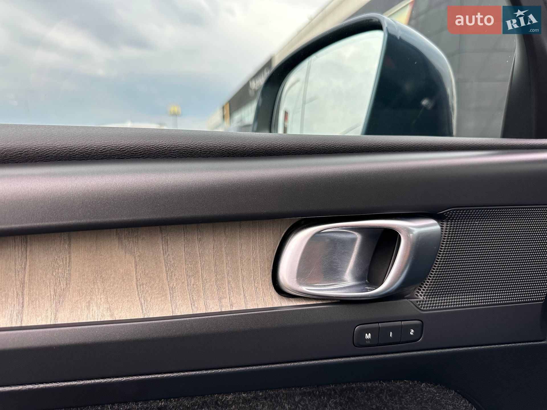 Volvo XC40 2019 VIN YV1XZ72BCK2147218 фото оголошення 18 з 39