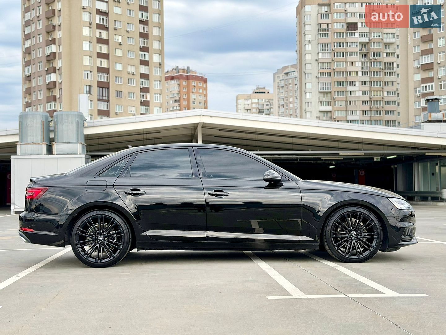 Audi A4 2019 VIN WAUHMAF41KA062623 фото оголошення 6 з 39