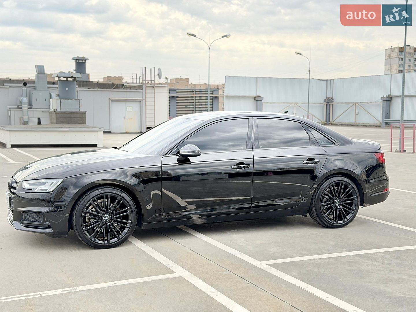 Audi A4 2019 VIN WAUHMAF41KA062623 фото оголошення 10 з 39