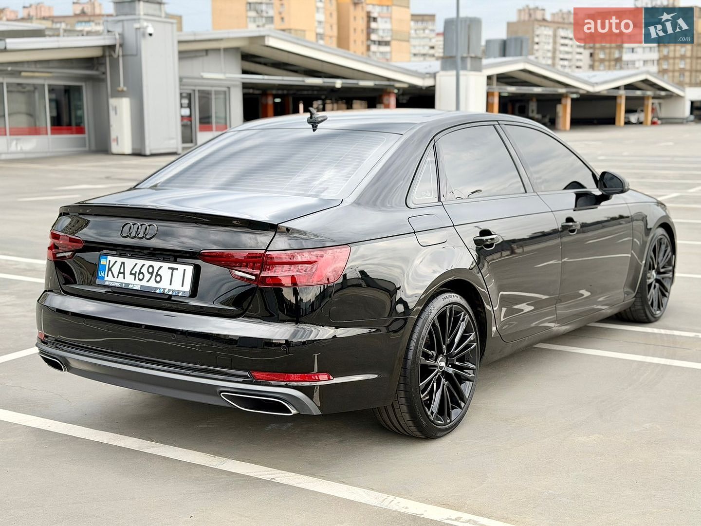 Audi A4 2019 VIN WAUHMAF41KA062623 фото оголошення 14 з 39