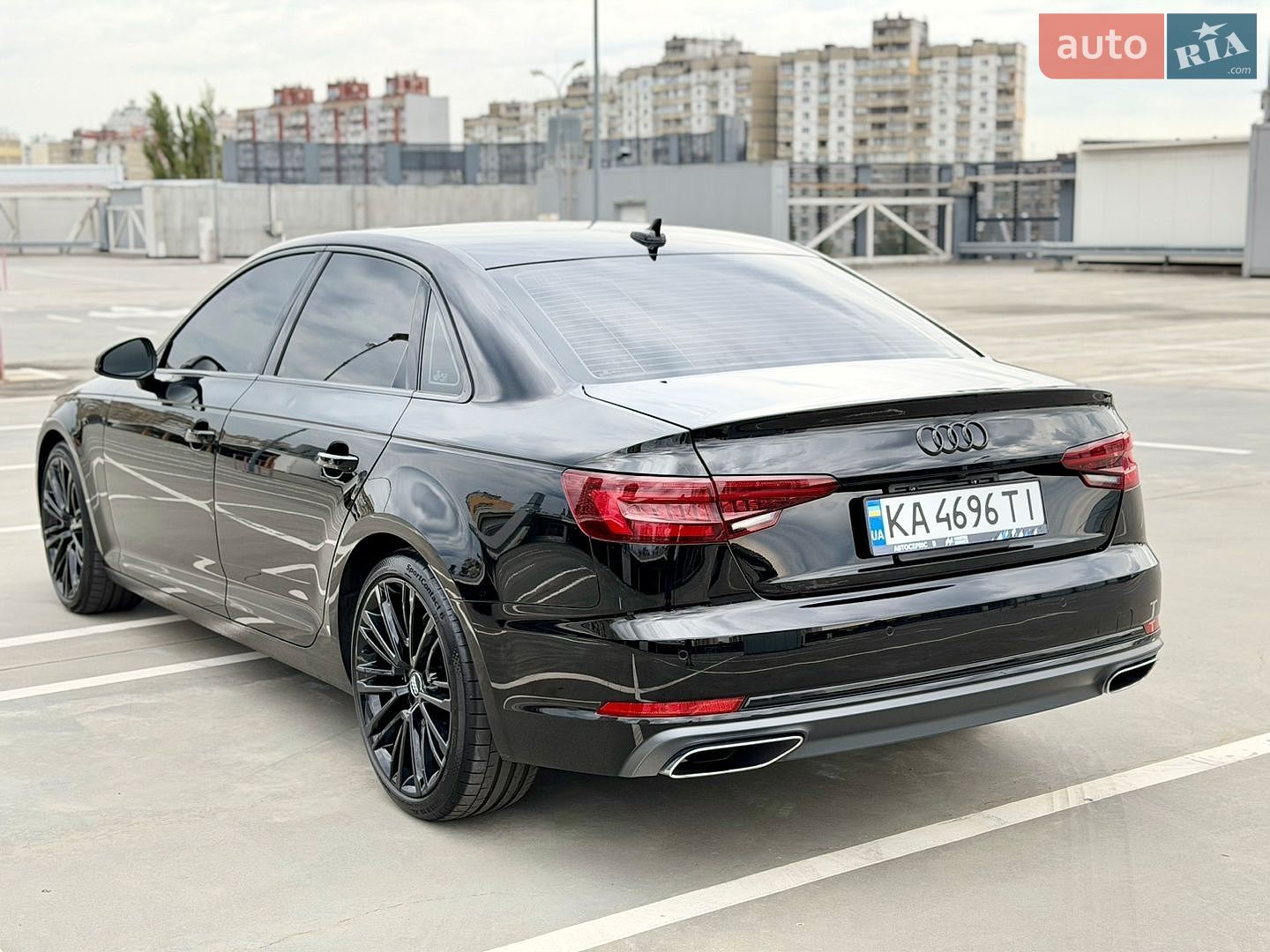 Audi A4 2019 VIN WAUHMAF41KA062623 фото оголошення 15 з 39