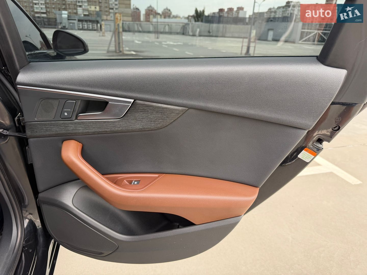 Audi A4 2019 VIN WAUHMAF41KA062623 фото оголошення 32 з 39