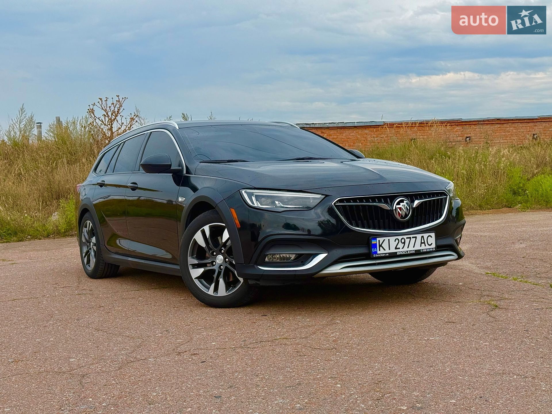 Buick Regal TourX 2018 VIN W04GU8SX6J1117499 фото оголошення 2 з 44