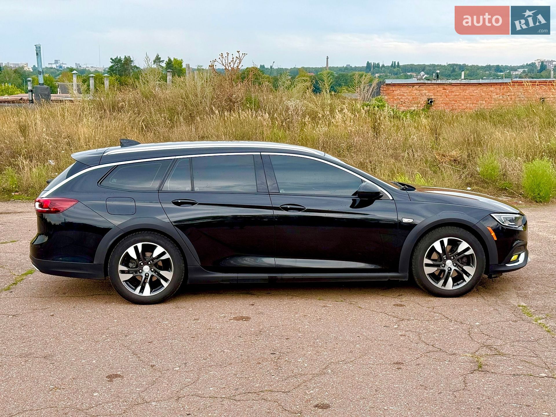 Buick Regal TourX 2018 VIN W04GU8SX6J1117499 фото оголошення 16 з 44