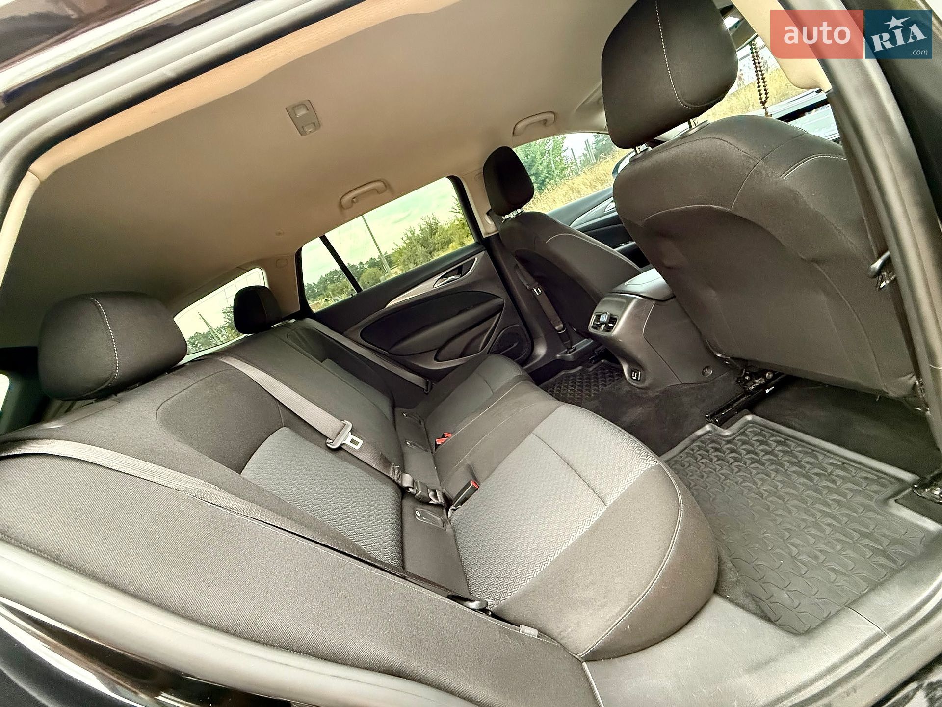 Buick Regal TourX 2018 VIN W04GU8SX6J1117499 фото оголошення 33 з 44
