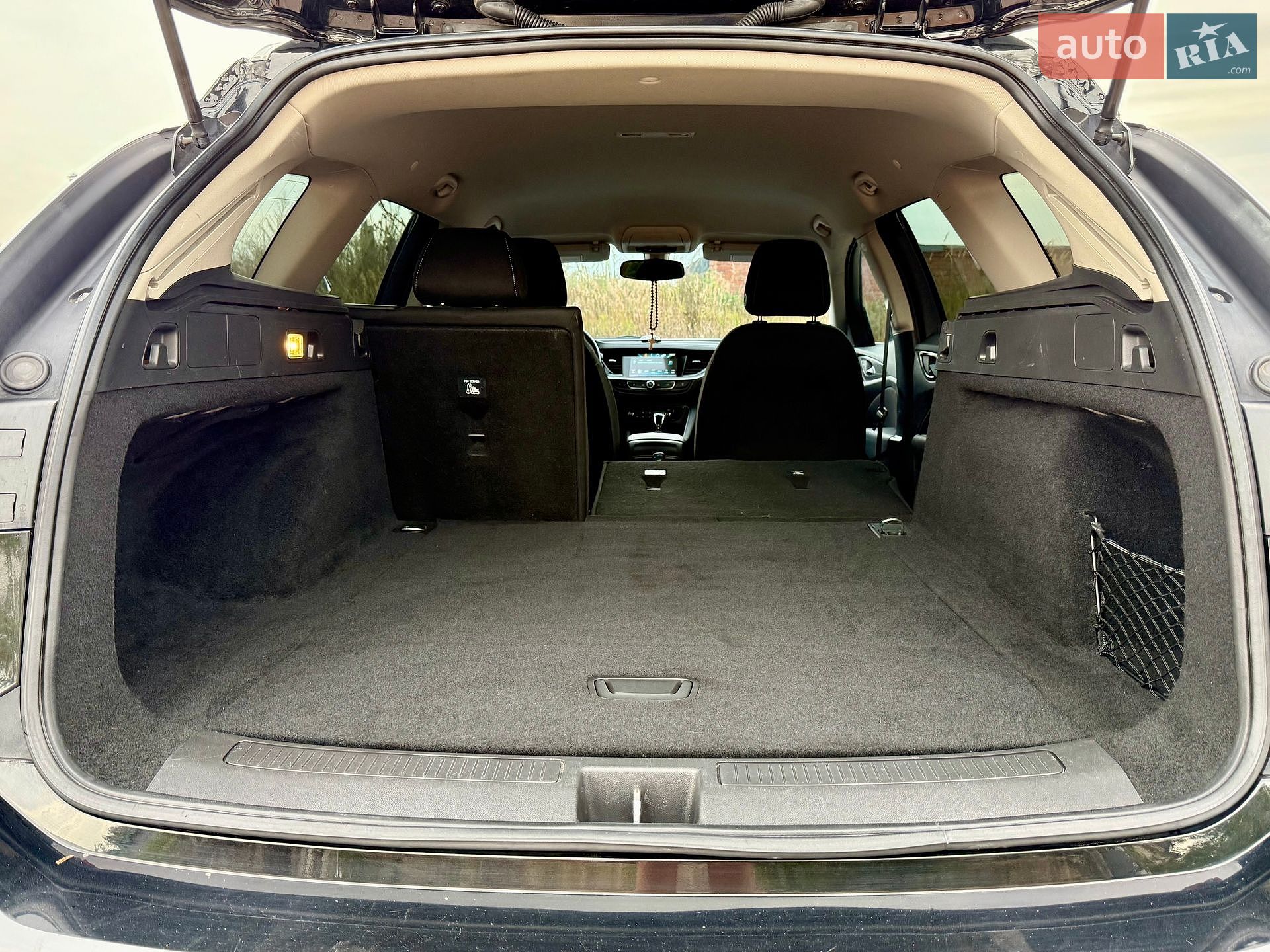 Buick Regal TourX 2018 VIN W04GU8SX6J1117499 фото оголошення 40 з 44