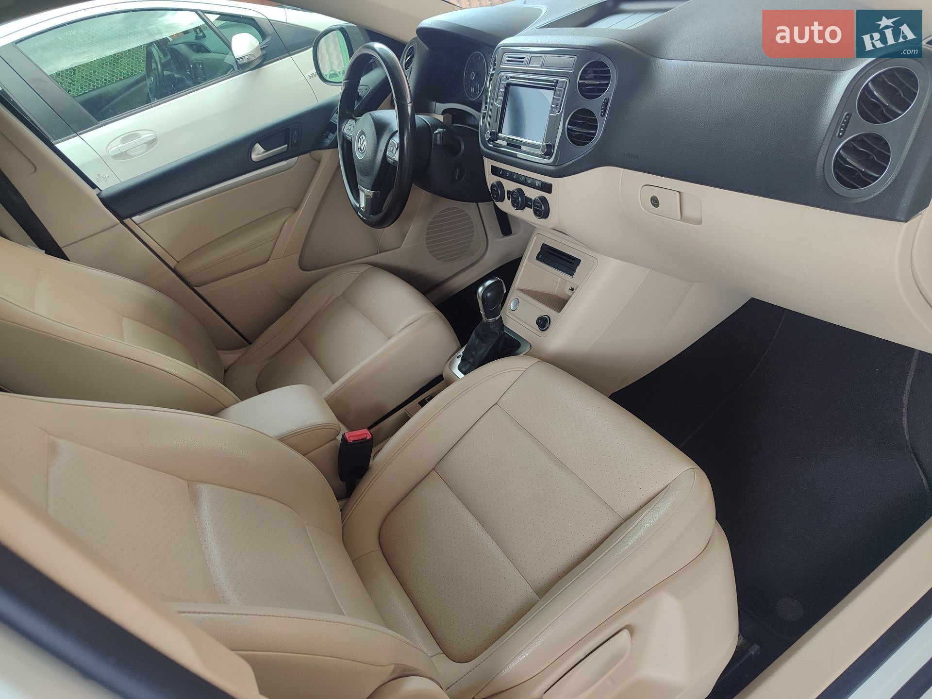 Volkswagen Tiguan 2016 VIN WVGJV7AX9GW581947 фото оголошення 9 з 17