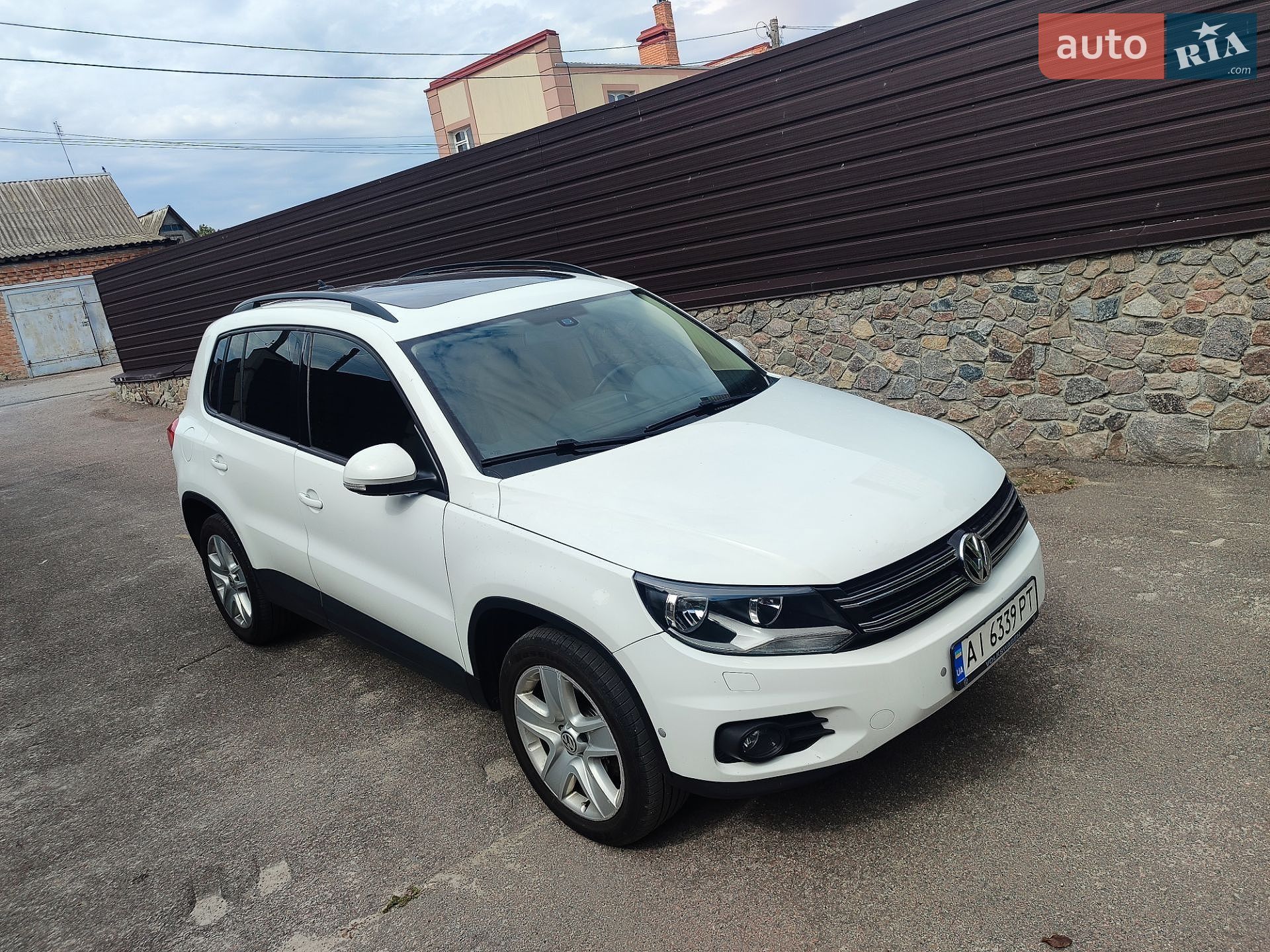 Volkswagen Tiguan 2016 VIN WVGJV7AX9GW581947 фото оголошення 2 з 17