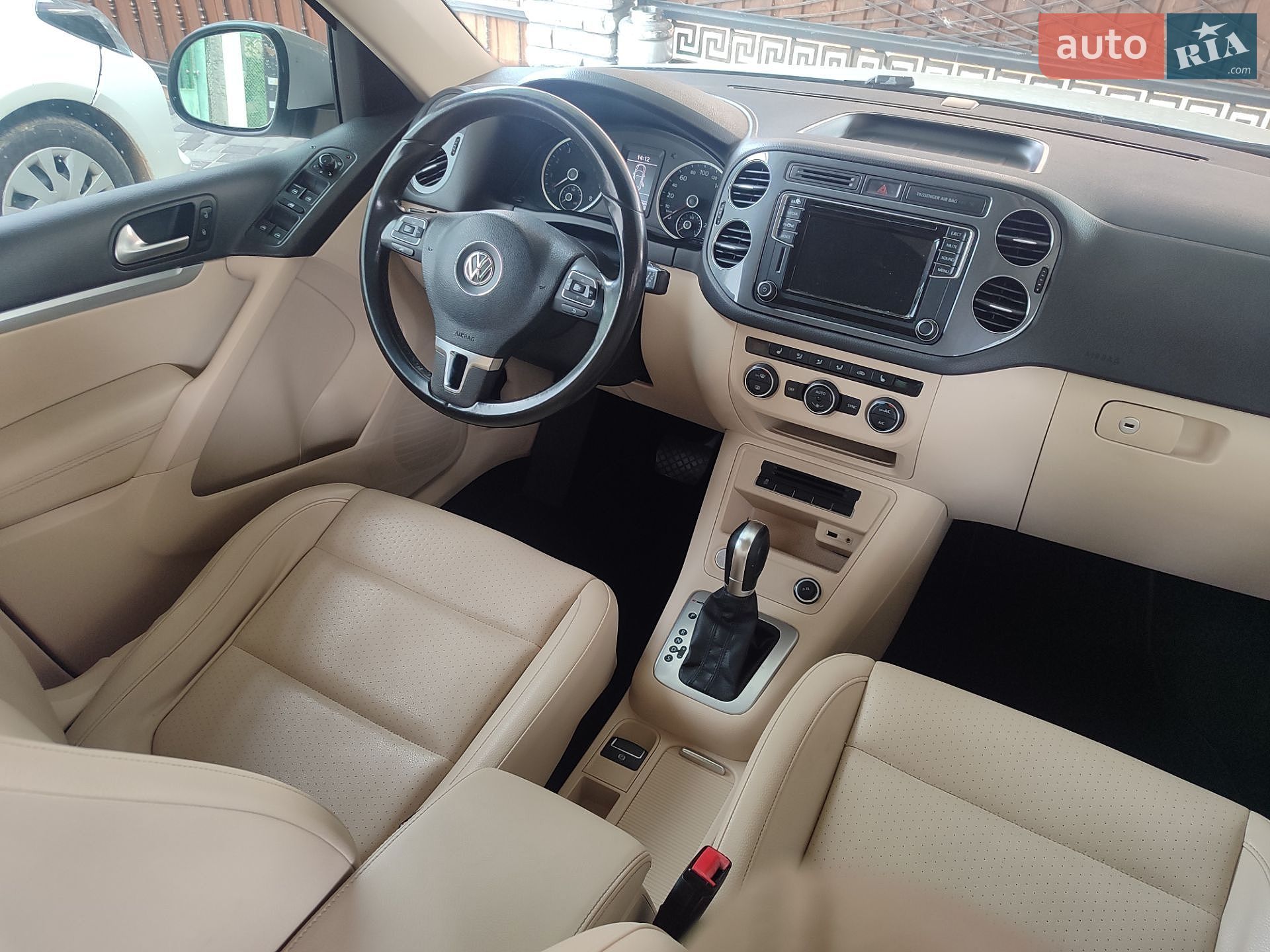 Volkswagen Tiguan 2016 VIN WVGJV7AX9GW581947 фото оголошення 10 з 17