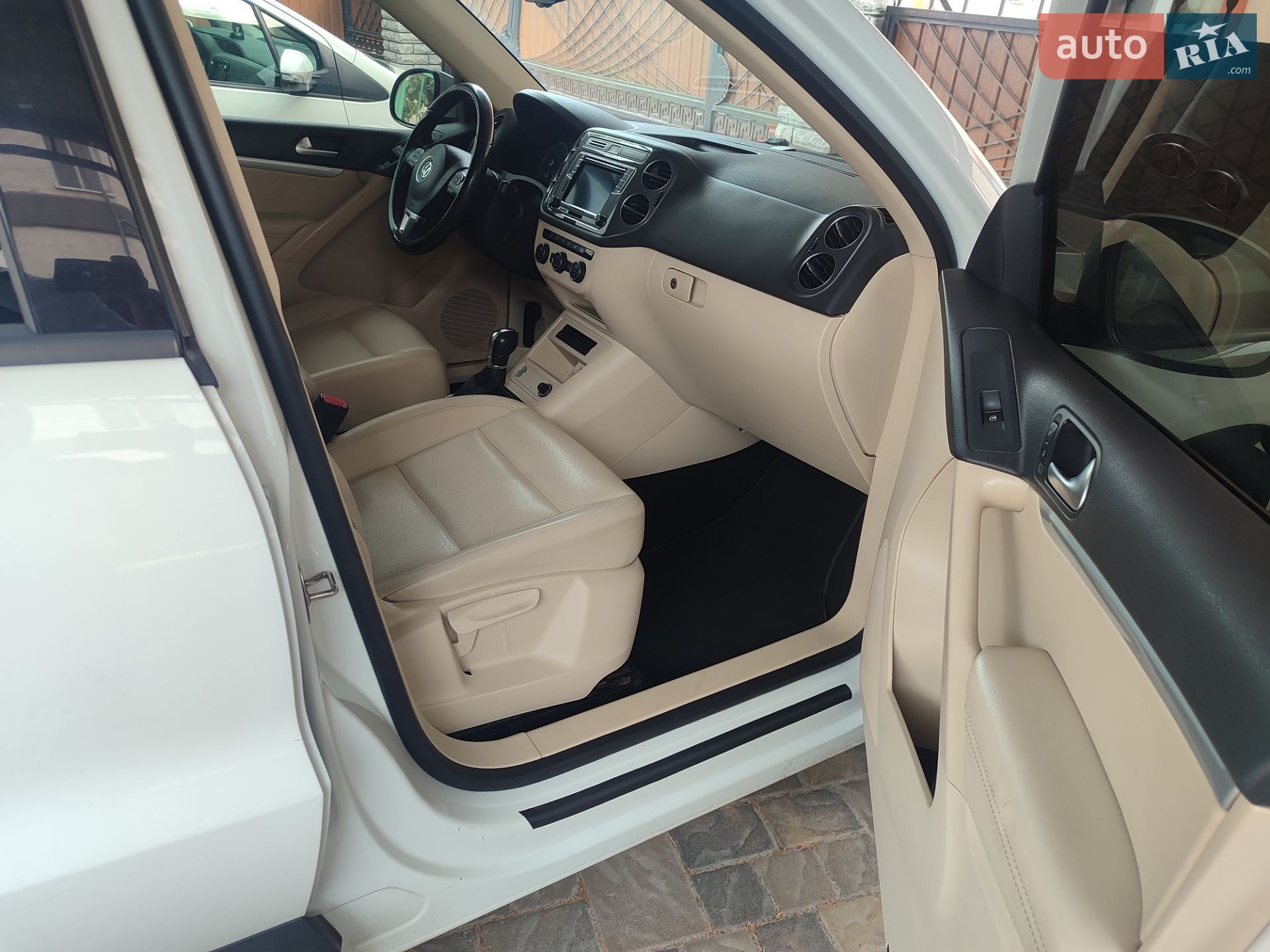 Volkswagen Tiguan 2016 VIN WVGJV7AX9GW581947 фото оголошення 11 з 17