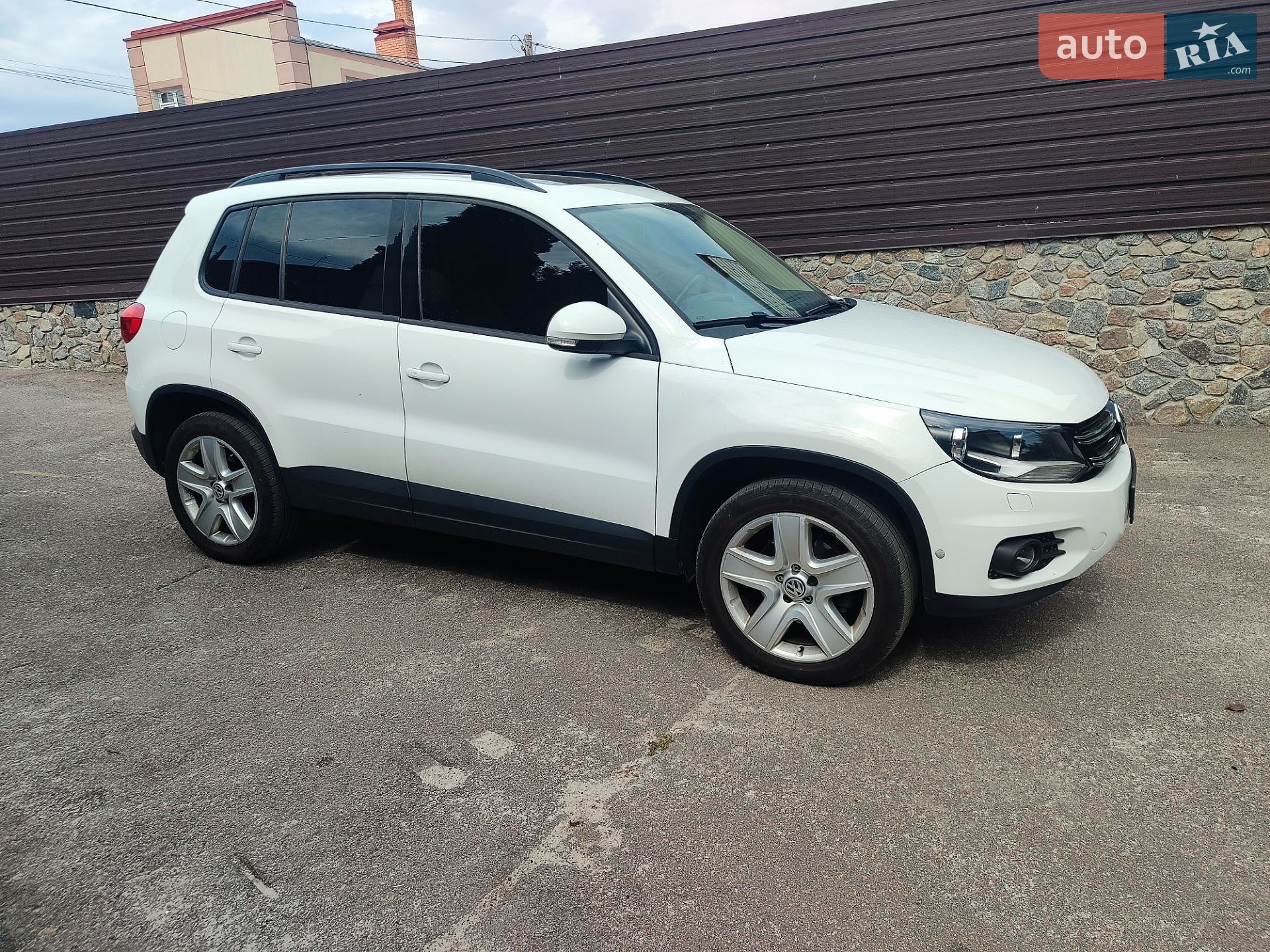 Volkswagen Tiguan 2016 VIN WVGJV7AX9GW581947 фото оголошення 3 з 17