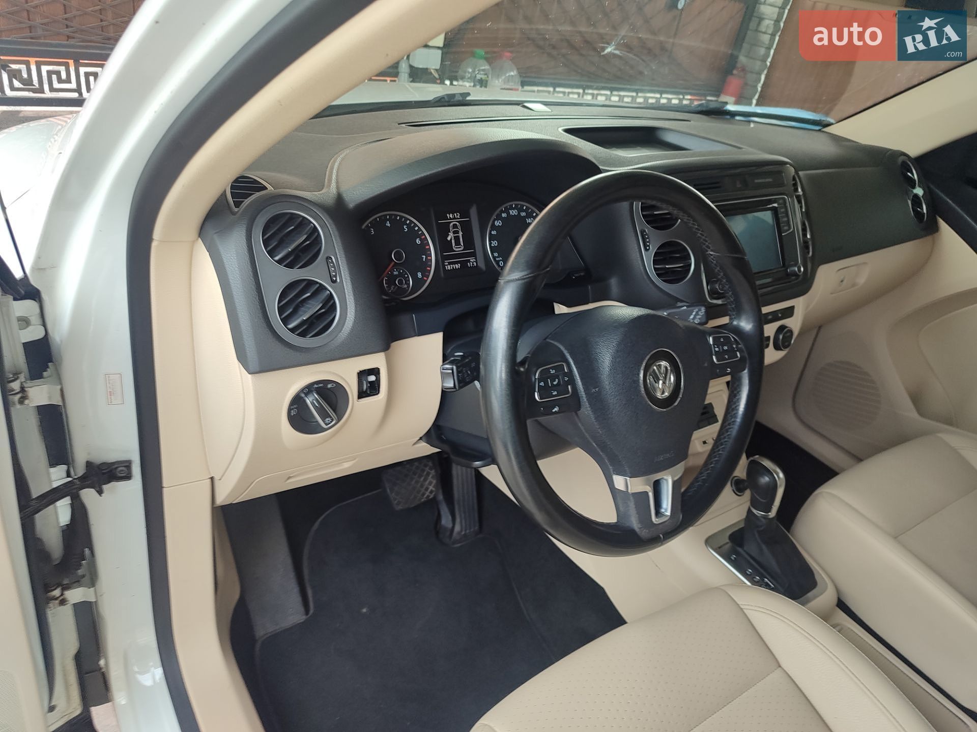 Volkswagen Tiguan 2016 VIN WVGJV7AX9GW581947 фото оголошення 14 з 17