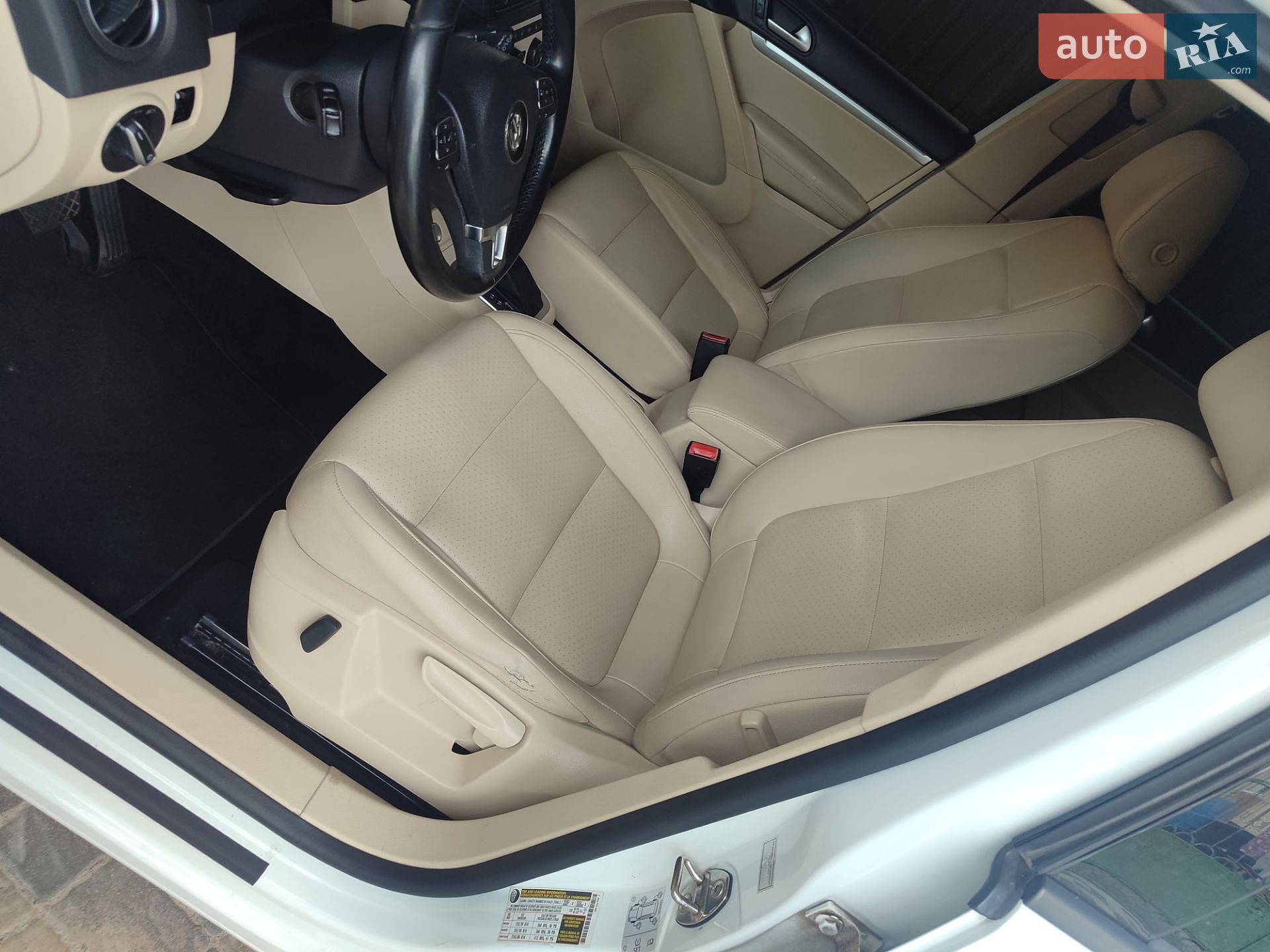 Volkswagen Tiguan 2016 VIN WVGJV7AX9GW581947 фото оголошення 16 з 17