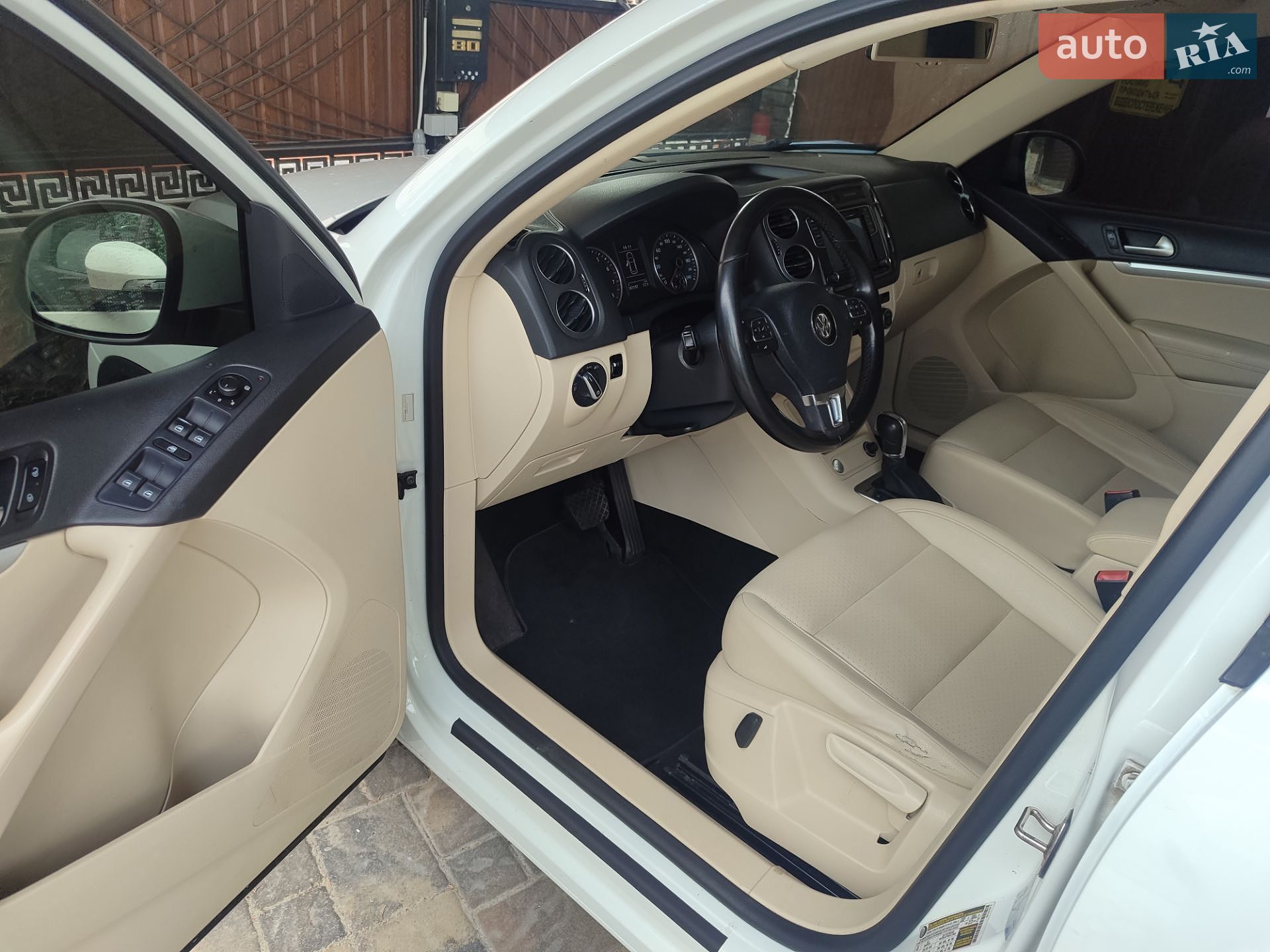Volkswagen Tiguan 2016 VIN WVGJV7AX9GW581947 фото оголошення 15 з 17