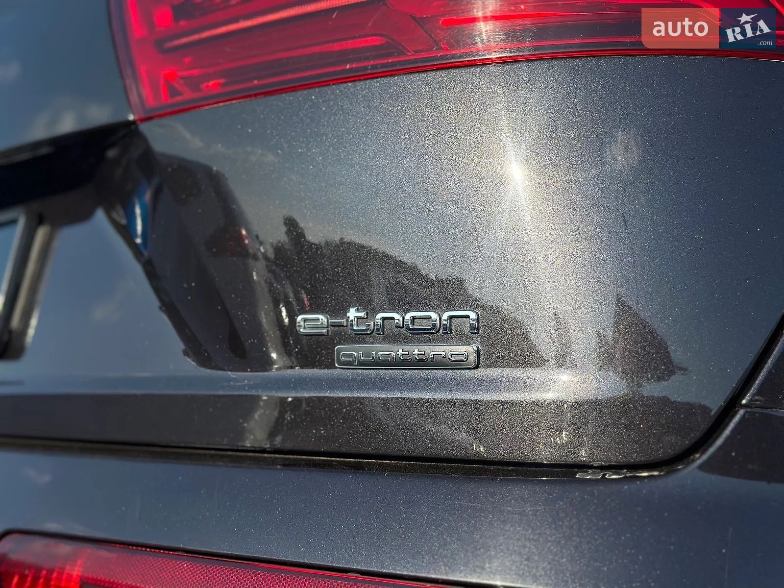 Audi Q7 2018 VIN WAUZZZ4M7JD052263 фото оголошення 8 з 22