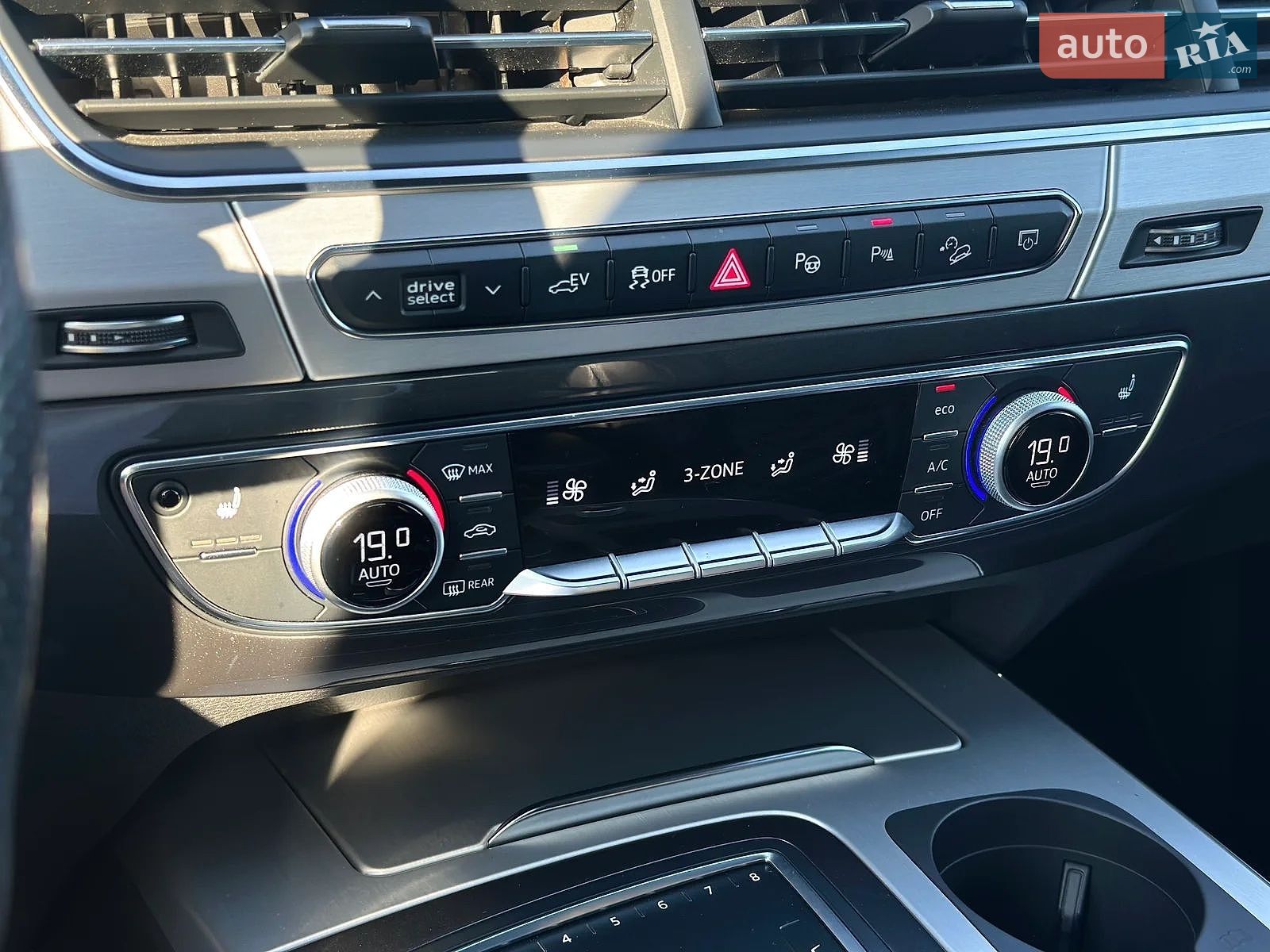 Audi Q7 2018 VIN WAUZZZ4M7JD052263 фото оголошення 2 з 22
