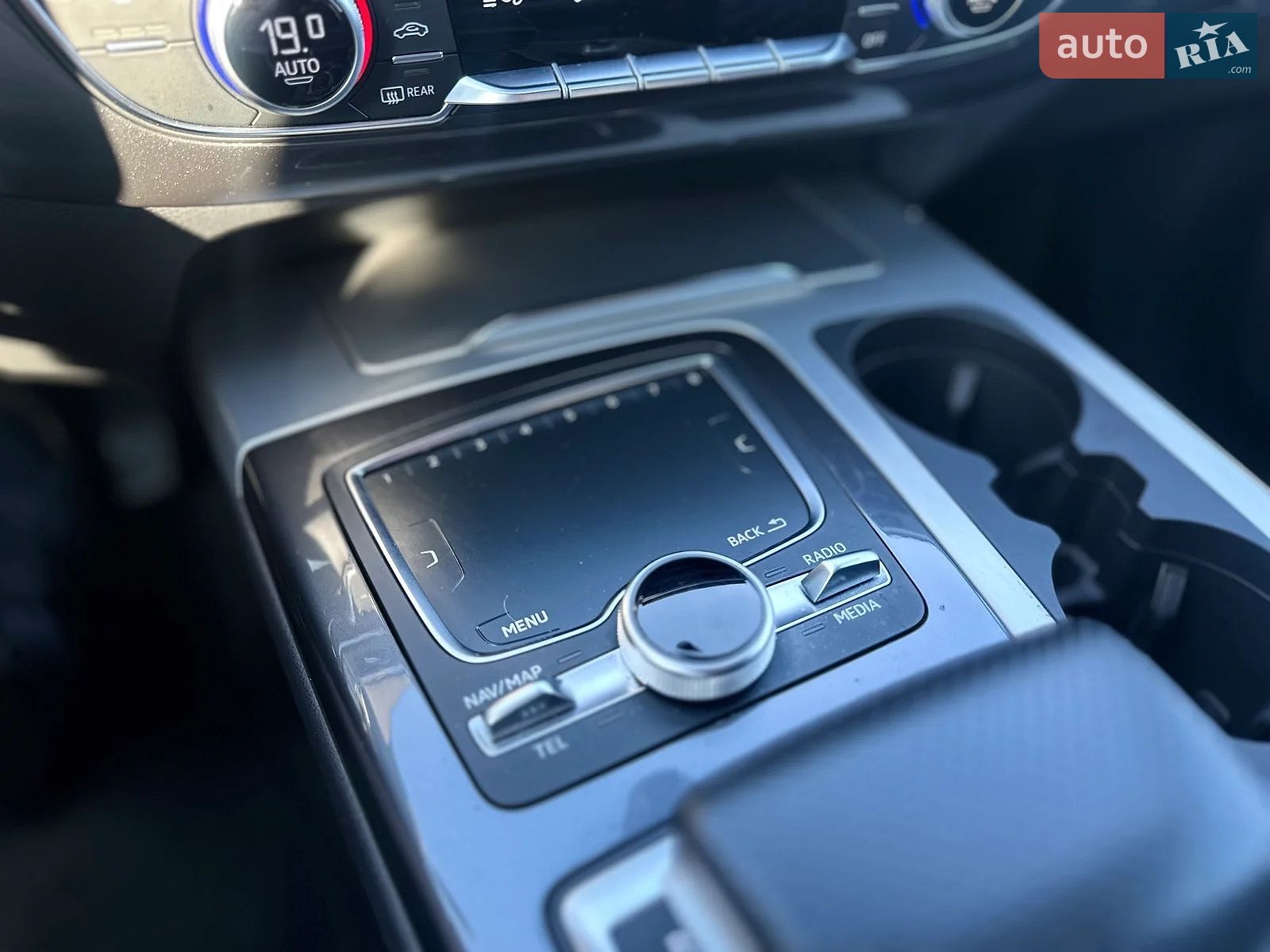 Audi Q7 2018 VIN WAUZZZ4M7JD052263 фото оголошення 3 з 22