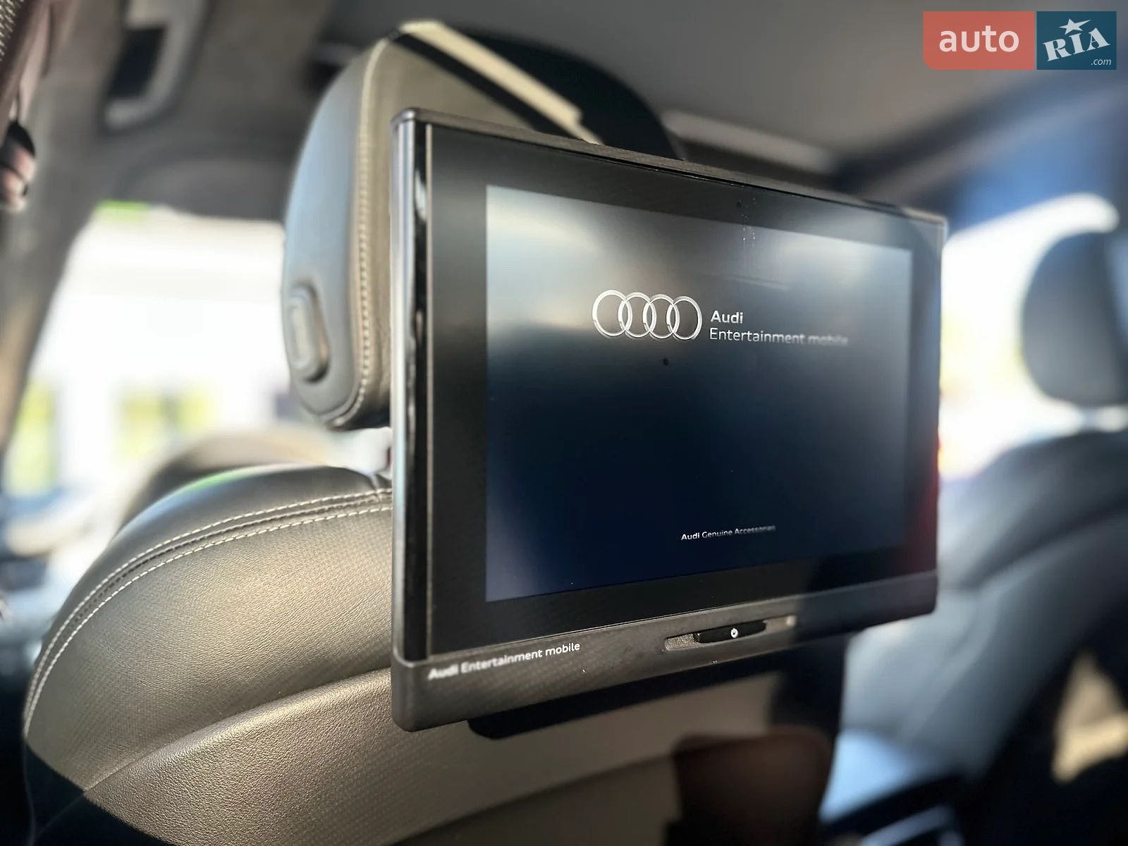 Audi Q7 2018 VIN WAUZZZ4M7JD052263 фото оголошення 16 з 22