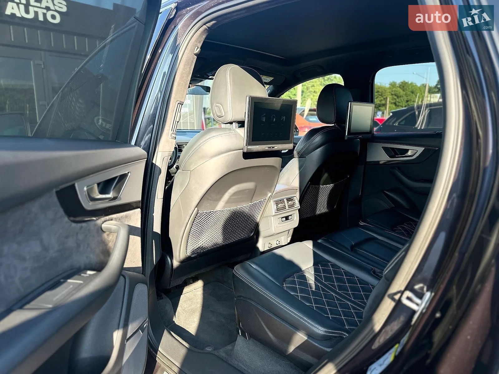 Audi Q7 2018 VIN WAUZZZ4M7JD052263 фото оголошення 14 з 22