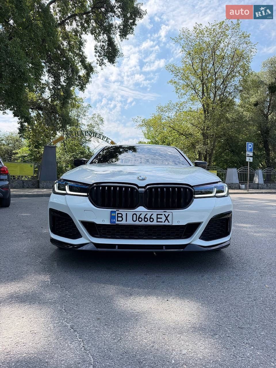 BMW 5 Series 2018 VIN WBAJE7C52KWW07553 фото оголошення 3 з 56