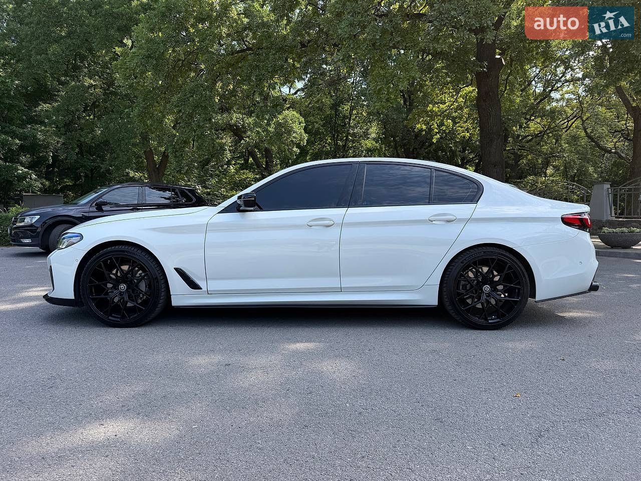 BMW 5 Series 2018 VIN WBAJE7C52KWW07553 фото оголошення 7 з 56