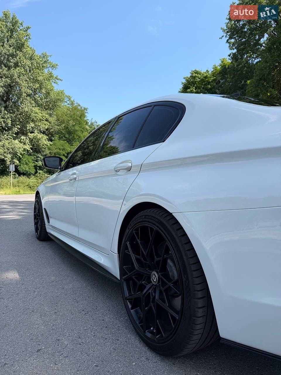 BMW 5 Series 2018 VIN WBAJE7C52KWW07553 фото оголошення 11 з 56