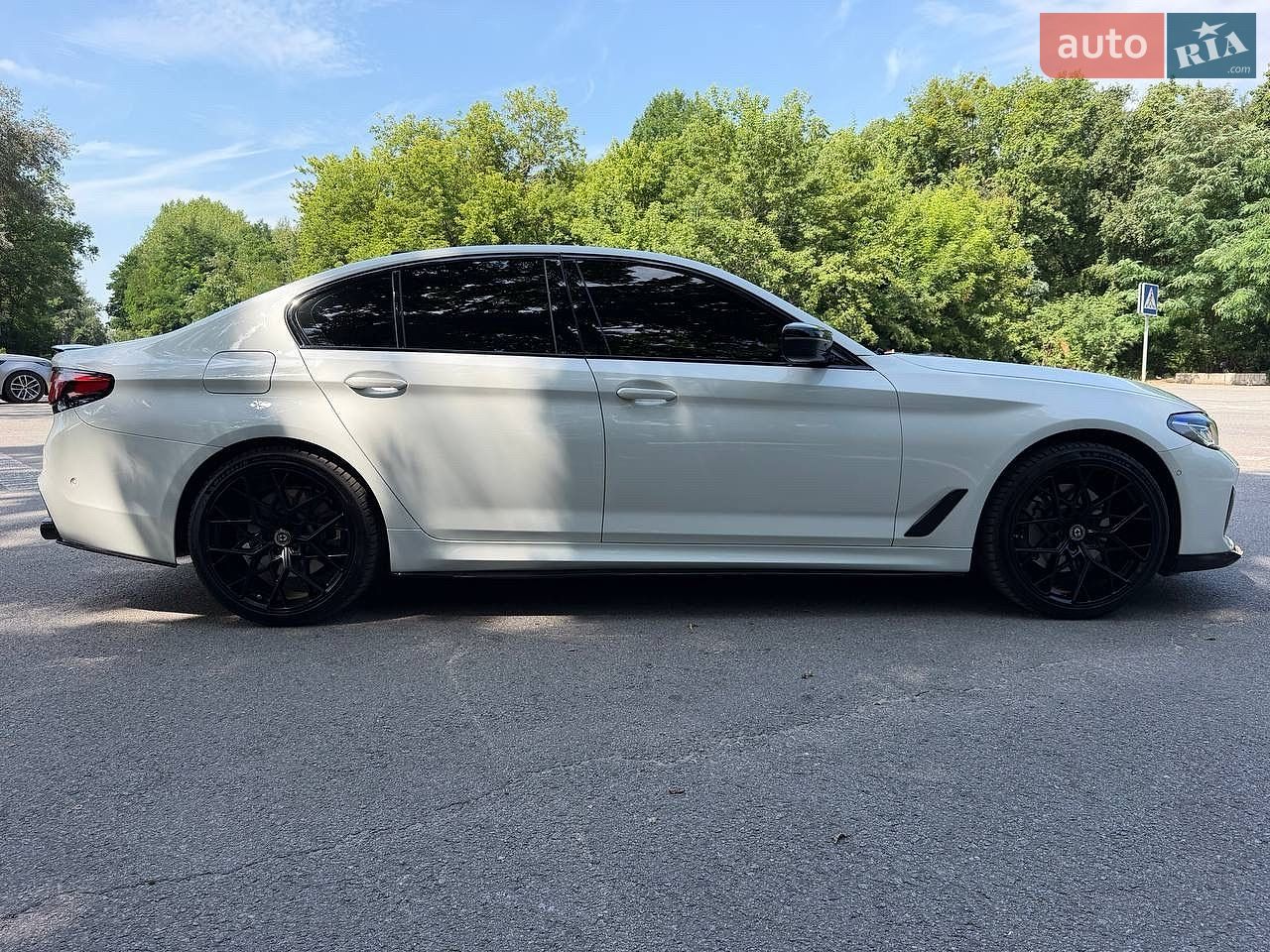 BMW 5 Series 2018 VIN WBAJE7C52KWW07553 фото оголошення 16 з 56