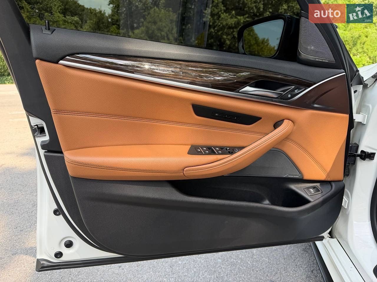 BMW 5 Series 2018 VIN WBAJE7C52KWW07553 фото оголошення 29 з 56