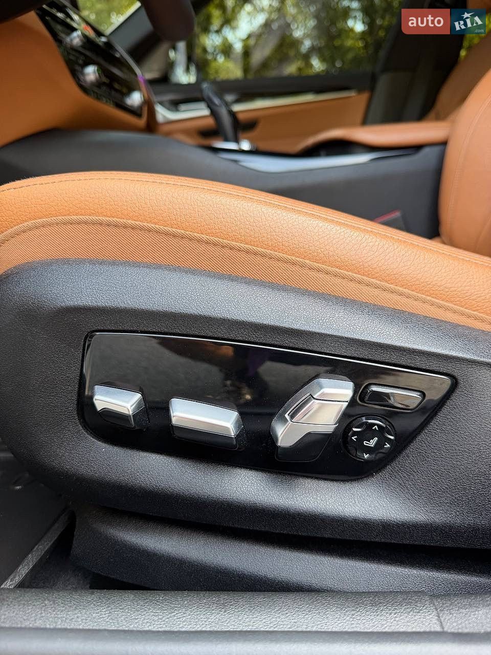 BMW 5 Series 2018 VIN WBAJE7C52KWW07553 фото оголошення 31 з 56