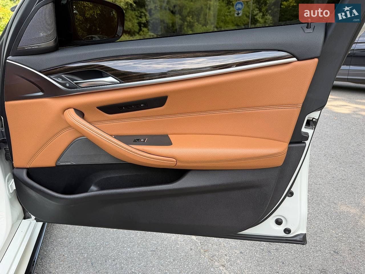 BMW 5 Series 2018 VIN WBAJE7C52KWW07553 фото оголошення 38 з 56