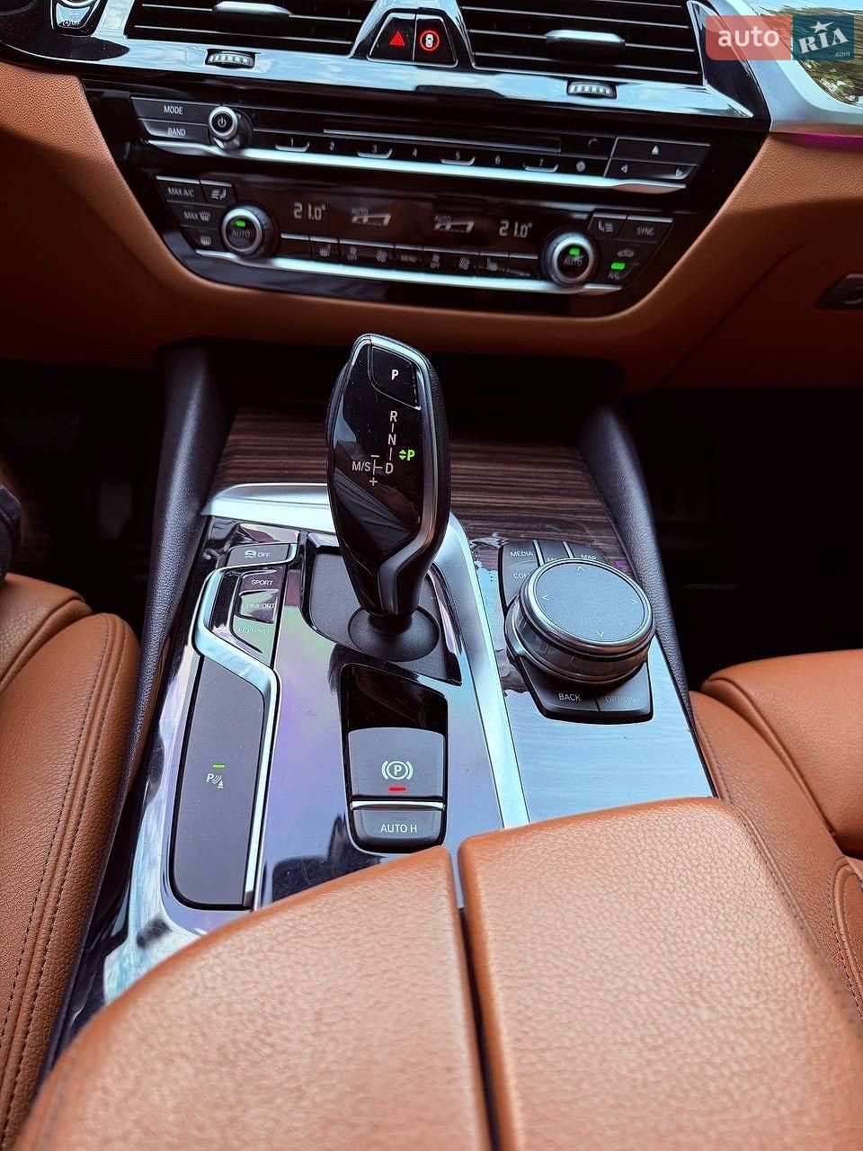 BMW 5 Series 2018 VIN WBAJE7C52KWW07553 фото оголошення 48 з 56