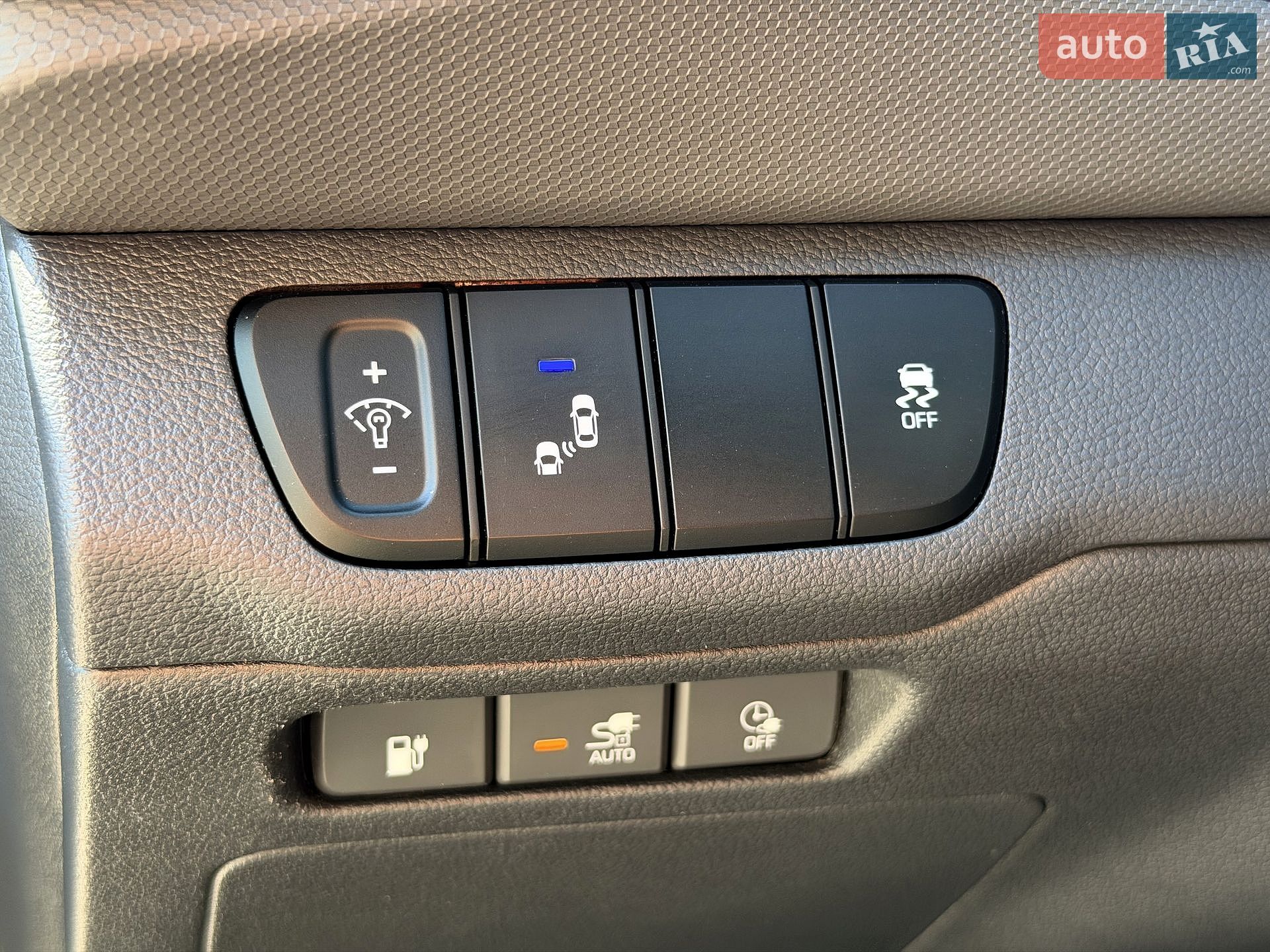 Hyundai Ioniq 2017 VIN KMHC85LH4HU011412 фото оголошення 33 з 67