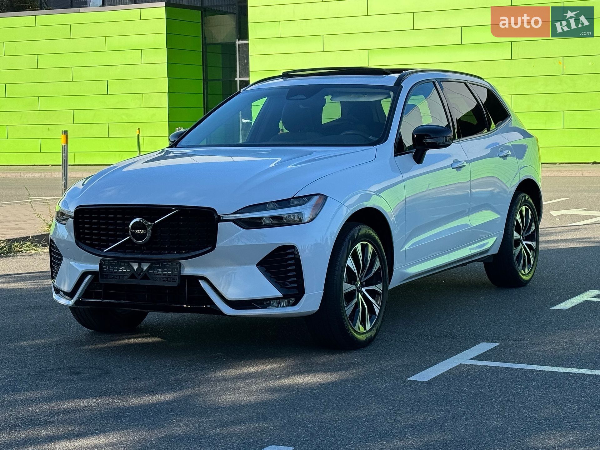 Volvo XC60 2023 VIN YV4L12RK5R1715757 фото оголошення 2 з 26