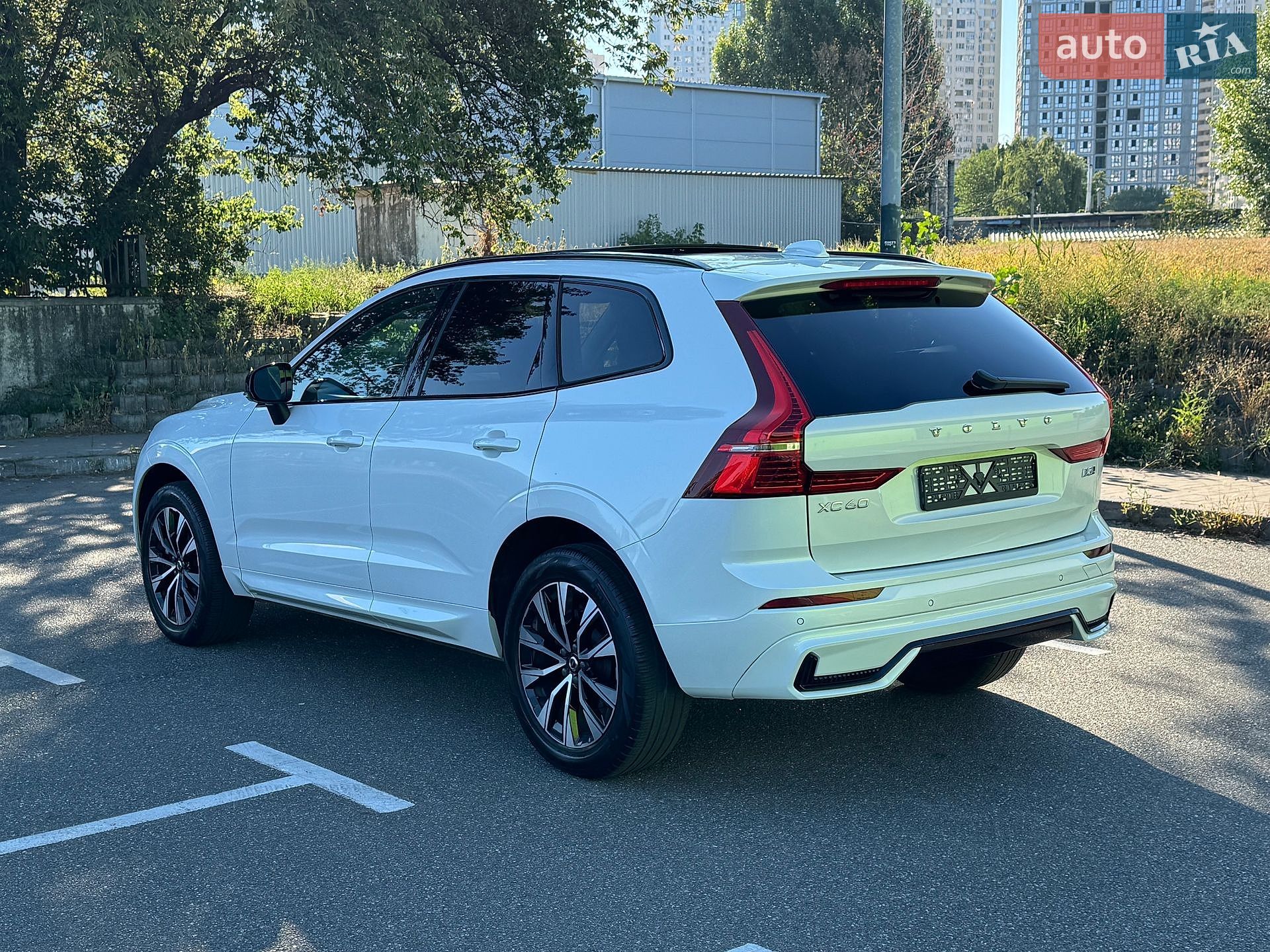 Volvo XC60 2023 VIN YV4L12RK5R1715757 фото оголошення 5 з 26