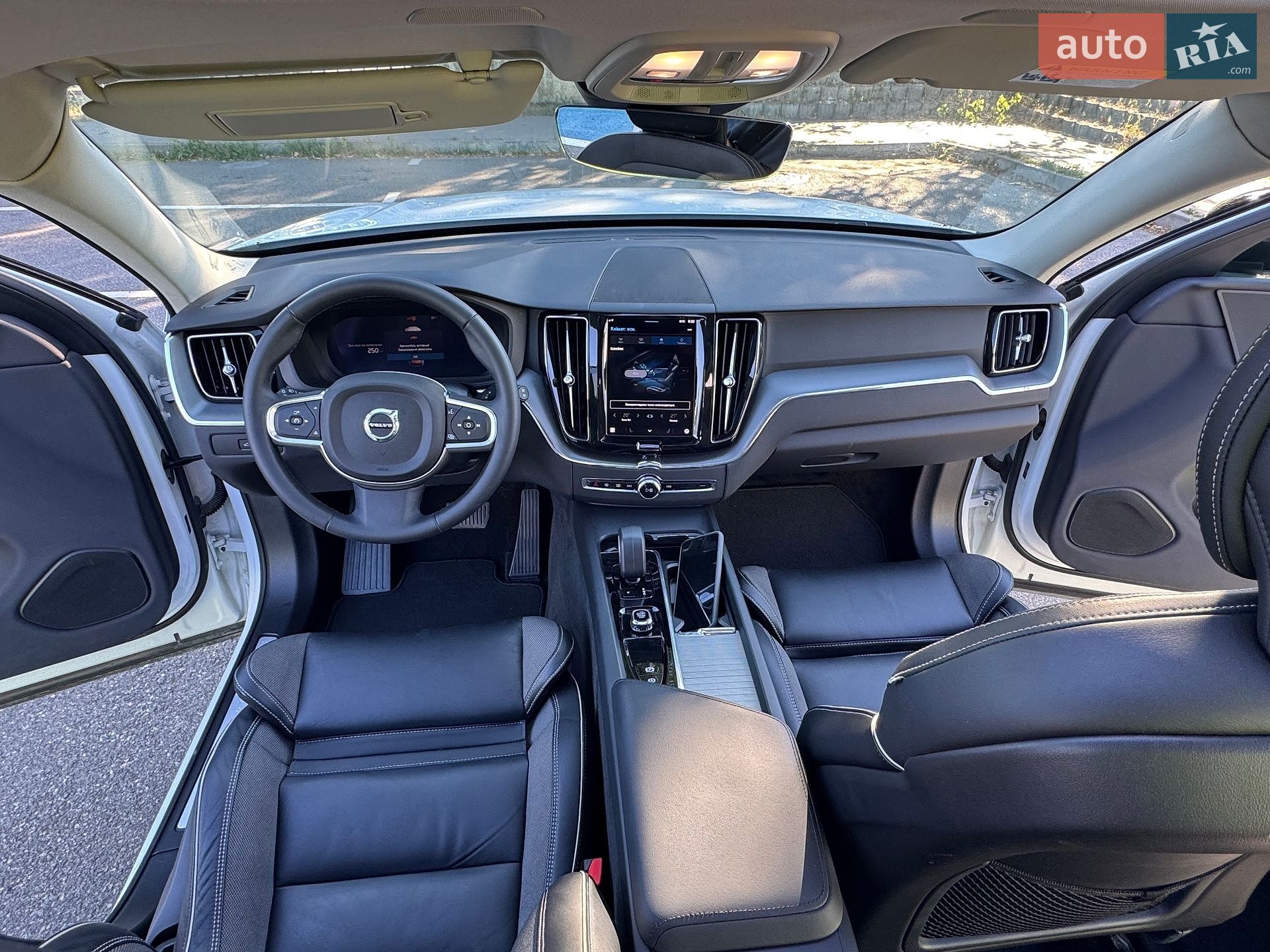 Volvo XC60 2023 VIN YV4L12RK5R1715757 фото оголошення 15 з 26