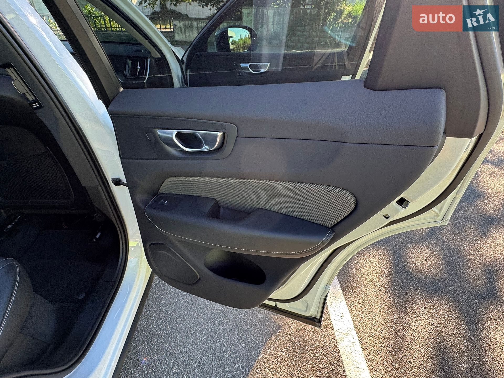 Volvo XC60 2023 VIN YV4L12RK5R1715757 фото оголошення 19 з 26