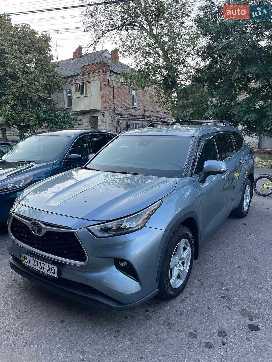 Toyota Highlander 2020 VIN 5TDBZRBH8LS045971 фото оголошення 2 з 17