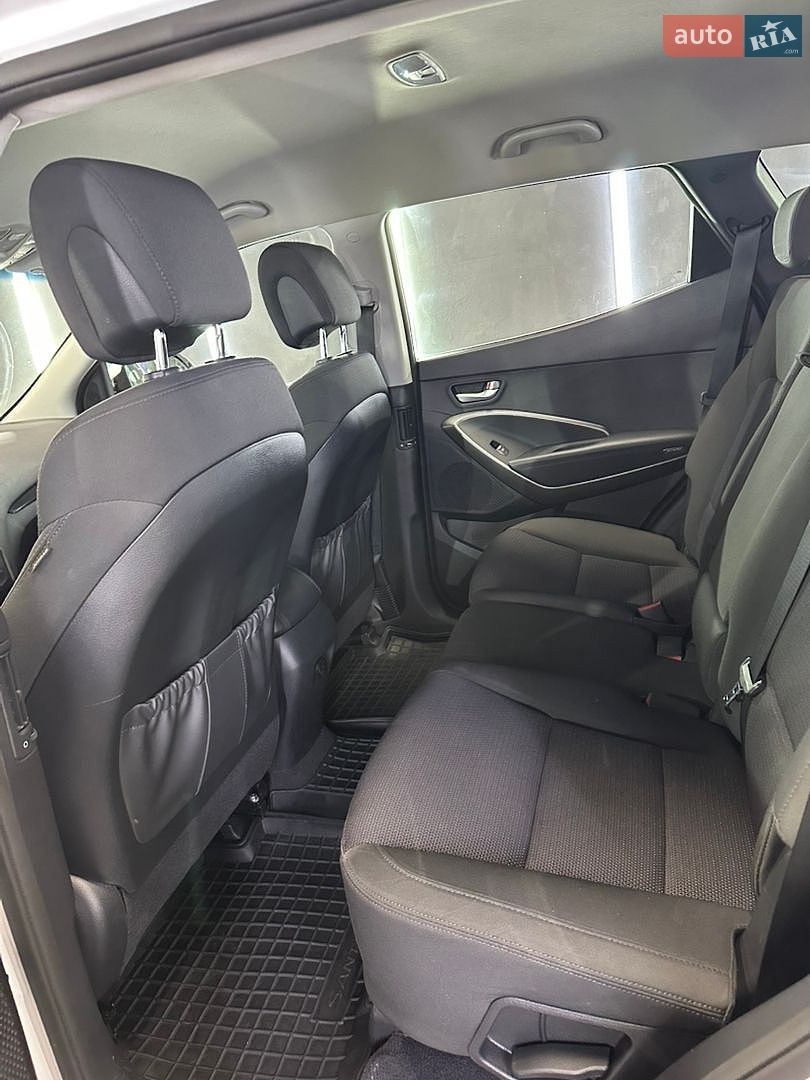 Hyundai Santa FE 2016 VIN KMHST81CDGU566666 фото оголошення 10 з 24