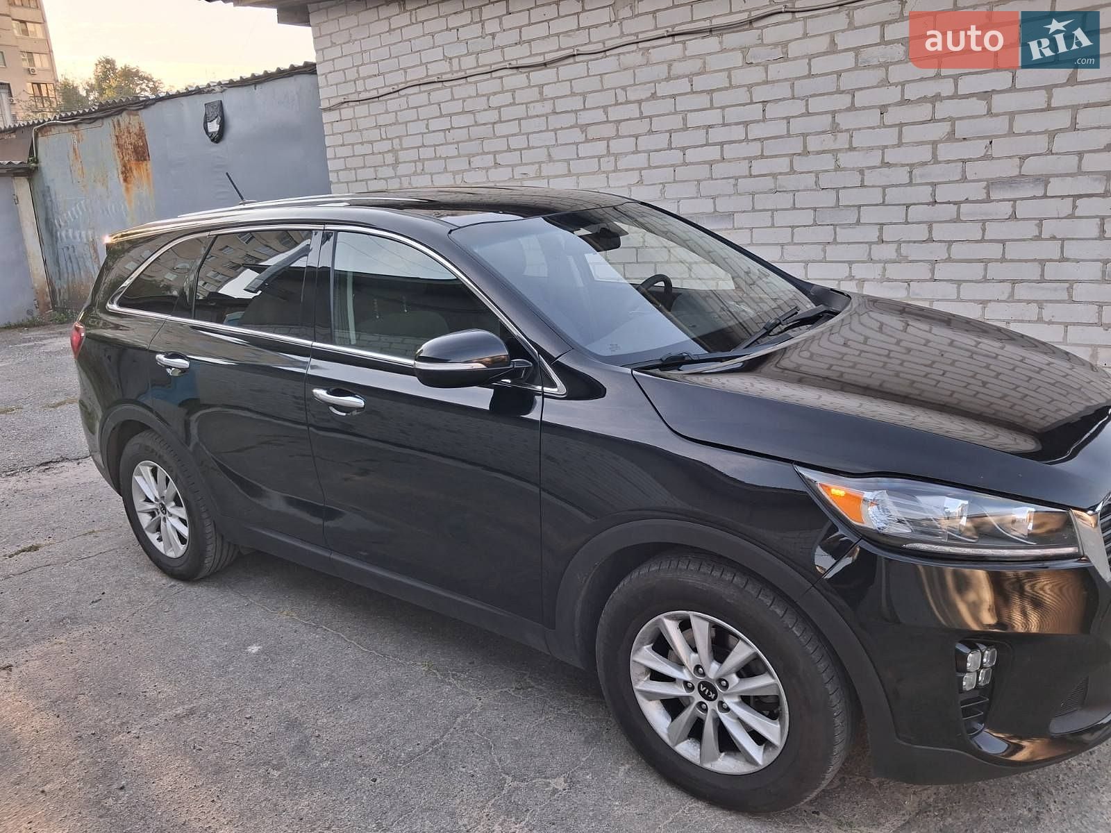Kia Sorento 2018 VIN 5XYPG4A36KG551802 фото оголошення 2 з 16