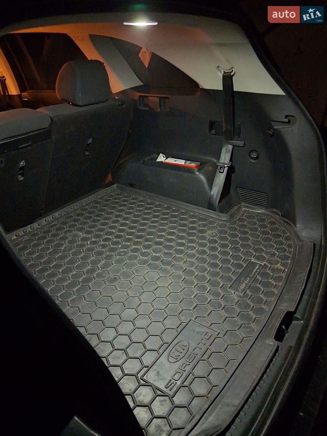 Kia Sorento 2018 VIN 5XYPG4A36KG551802 фото оголошення 16 з 16
