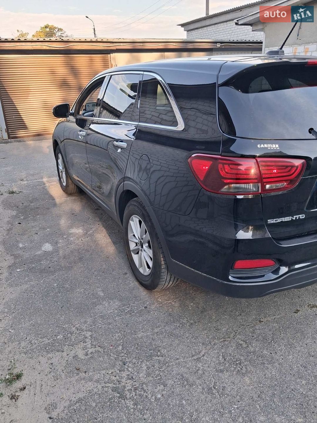 Kia Sorento 2018 VIN 5XYPG4A36KG551802 фото оголошення 3 з 16